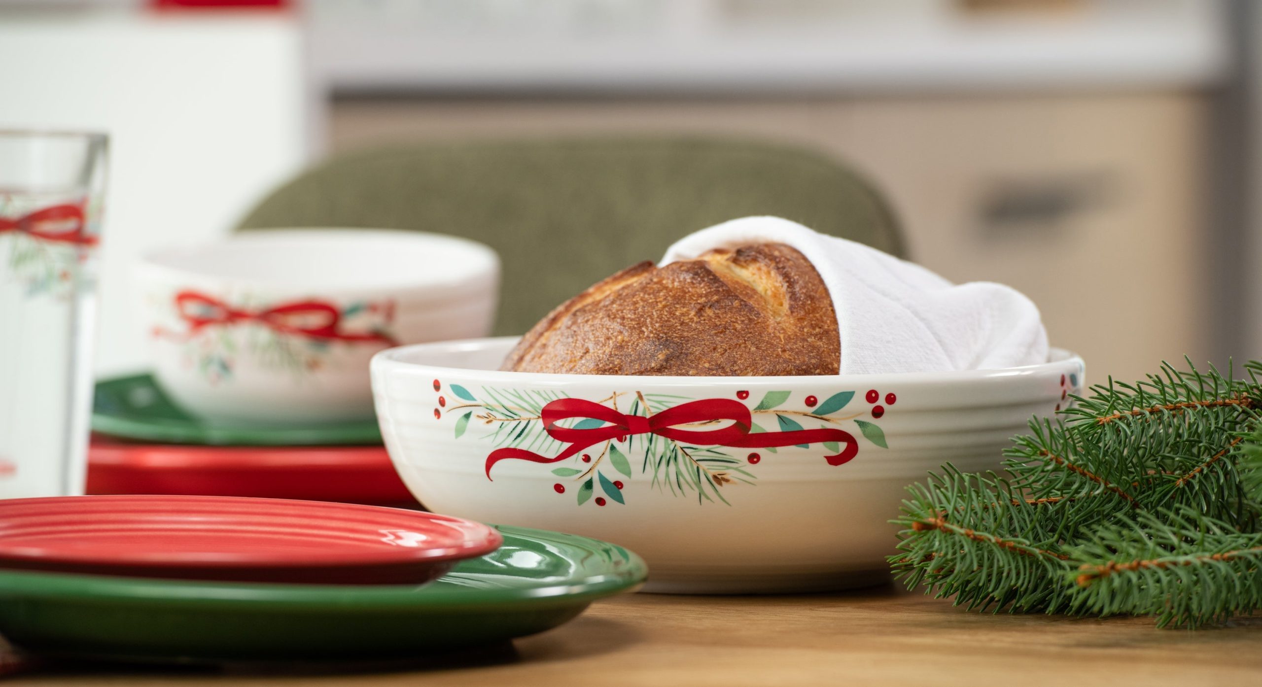 Fiesta China Holly Berry Christmas Garland Bistro Coupe 9 5/8 Inch Large Bowl 68 OZ - Image 2